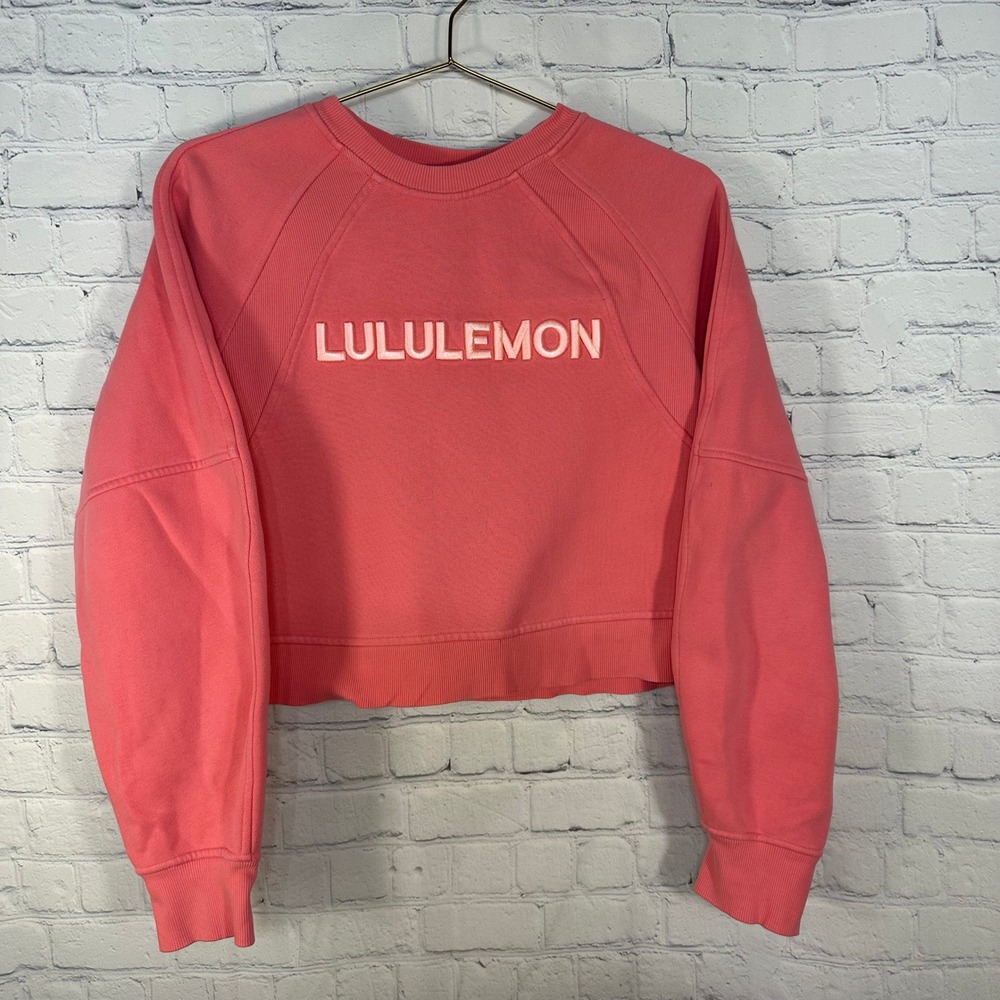 Lululemon Scuba Oversized Cropped Crew Pink Puff Logo Sweatshirt Thumbholes